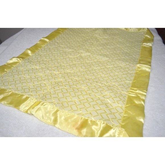 Vintage MCM Acrylic Baby Blanket, Yellow, Satin Trim, 35in x 48in nursery crib - Picture 4 of 7